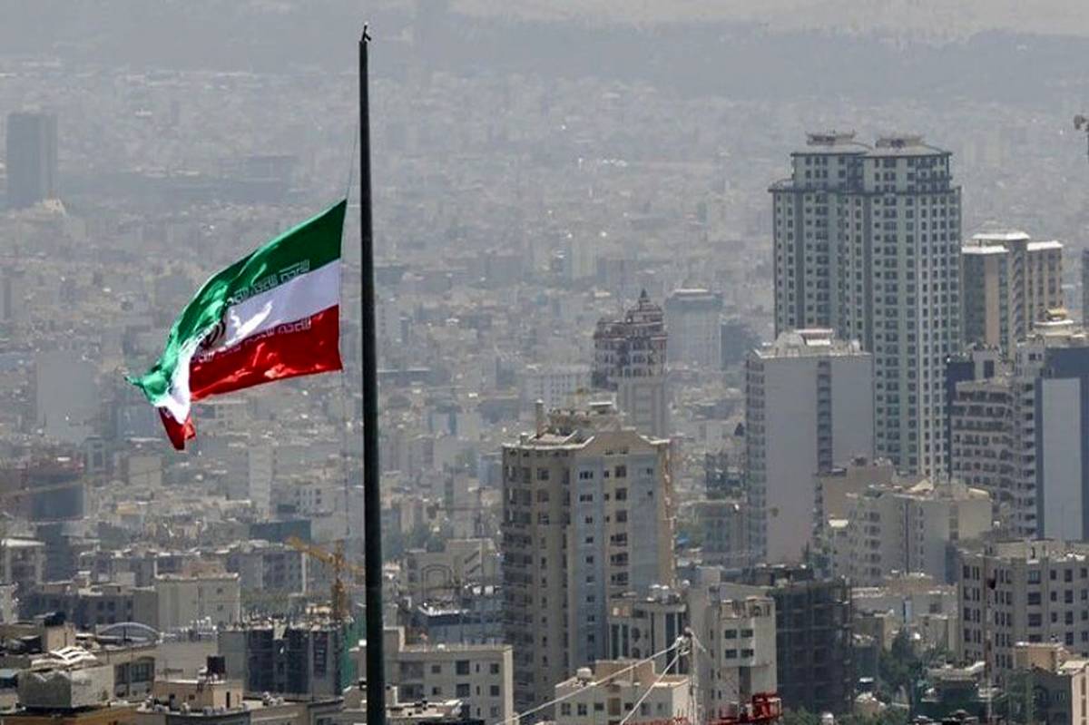 باد و گرد و خاک در تهران