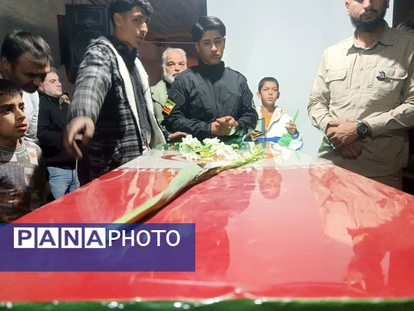 تشییع پیکر شهید گمنام در نمایشگاه یاس کبود 