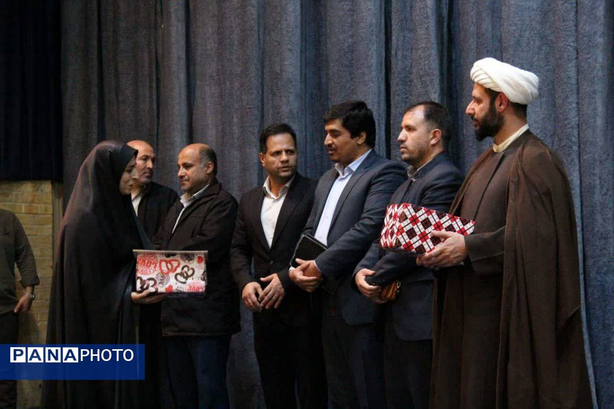 تقدیر از مدیران و فعالان پیشگیری از آسیب‌های اجتماعی شهرک امید صفادشت در نماز جمعه