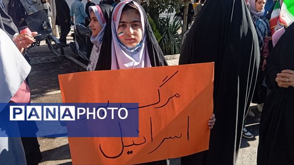 حضور پرشور دانش‌آموزان در راهپیمایی روز ۱۳ آبان