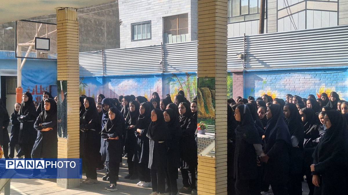 اولین مراسم صبحگاهی در دبیرستان فیاض کاشمر