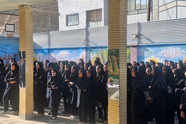 اولین مراسم صبحگاهی در دبیرستان فیاض کاشمر