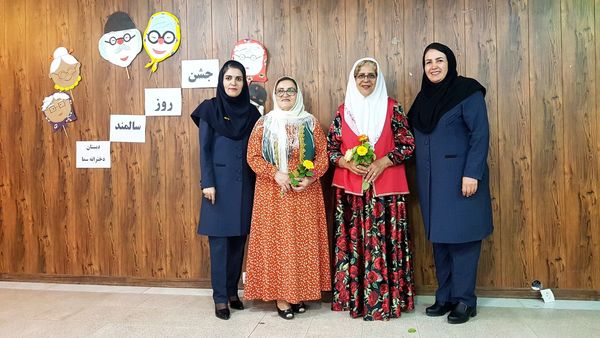 بزرگداشت هفته ملی سالمند در دبستان دخترانه سماء شیروان 