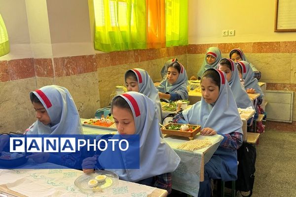 زنگ سلامت در دبستان دخترانه زکیه با طعم تخم‌مرغ به صدا درآمد