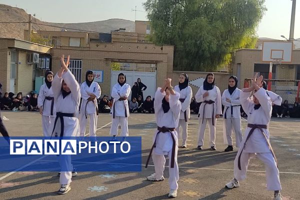 هفته تربیتبدنی در دبیرستان فرشتگان ناحیه ۴شیراز