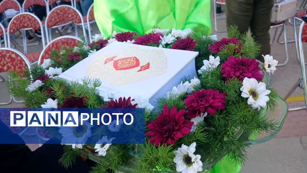 نواختن زنگ استانی مهر، ایثار و مقاومت در مدرسه نمونه دولتی ۹ دی به مناسبت آغاز سال تحصیلی و هفته دفاع مقدس