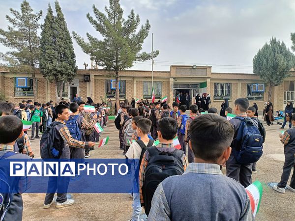 آغاز بازگشایی مدارس و شور و حال دانش آموزان دبستان شهید پسندیده فدافن در نخستین روز پاییز