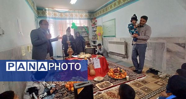 جشن یلدا و شور و نشاط در مدرسه فرهنگ شهیدان تهامی خلیل آباد