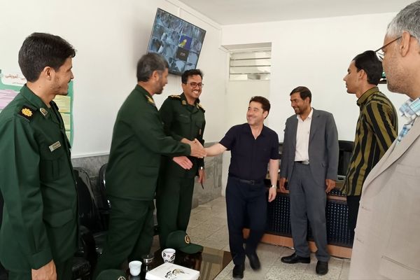 بازدید فرمانده بسیج دانش آموزی از دبیرستان شاهد صاحب الزمان 