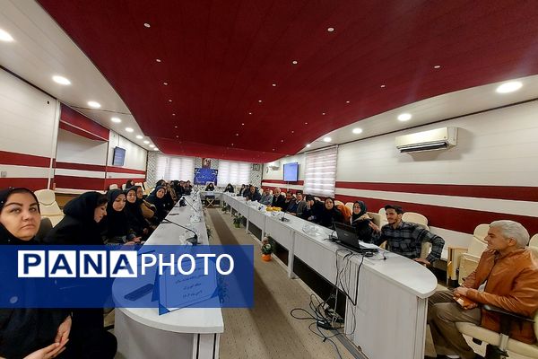 دوره صلاحیت‌های حرفه‌ای متصدیان پایگاه تغذیه سالم منطقه کهریزک 