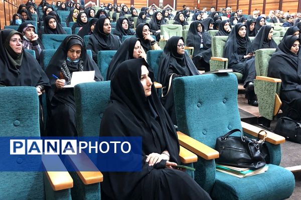 برگزاری جلسه مدیران با حضور فعال مسئولان آموزش و پرورش و اداره کل شهرستانهای تهران در ناحیه دو شهرری