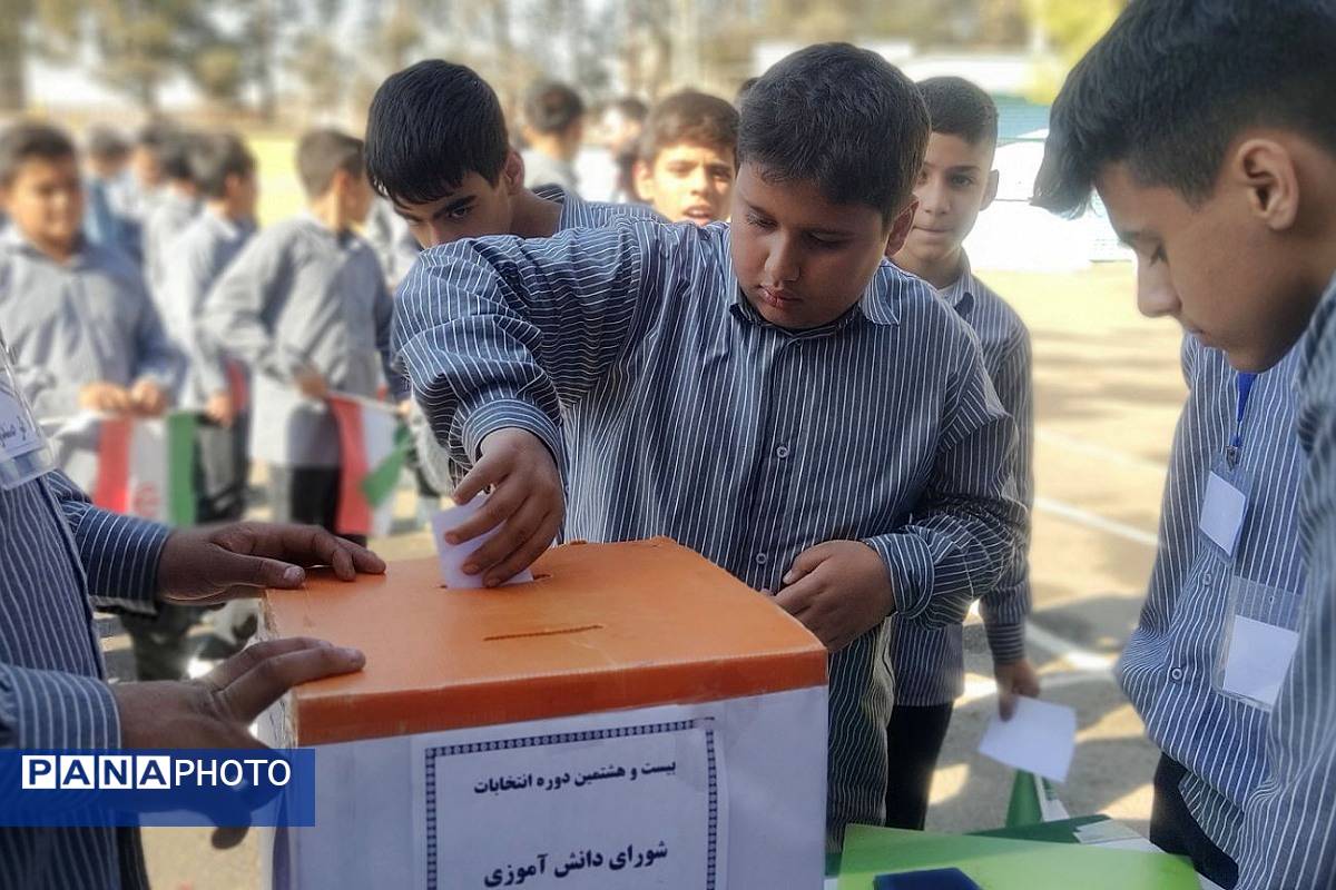 برگزاری انتخابات شورای دانش‌آموزی در مدارس منطقه کهریزک 