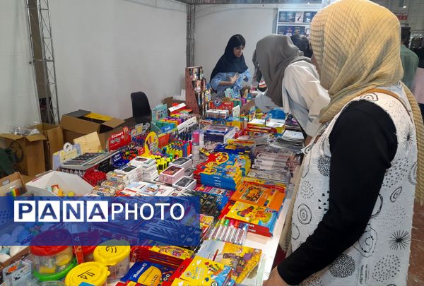 نمایشگاه بین‌المللی لوازم‌التحریر مشهد با استقبال دانش‌آموزان