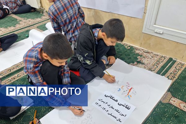 برپایی نقاشی همگانی در هفته ماها در آموزشگاه معارف۶ ناحیه ۳شیراز 