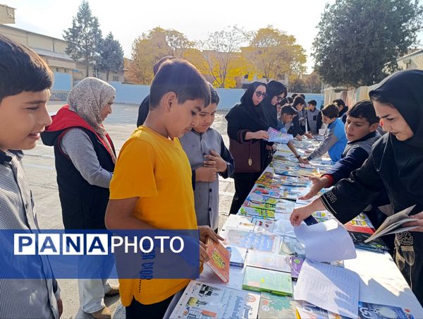 برگزاری نمایشگاه کتاب در دبستان معلم دو آشخانه 