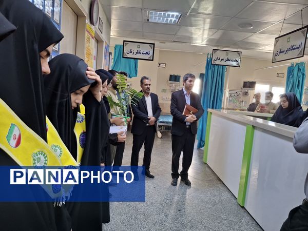 تبریک دانشآموزان پیشتاز صالح آباد به پرستاران
