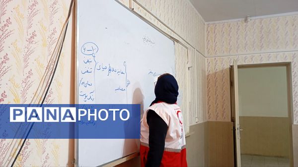 کارگاه آموزشی کمک‌های اولیه سازمان دانش‌آموزی ناحیه 2 کرج 
