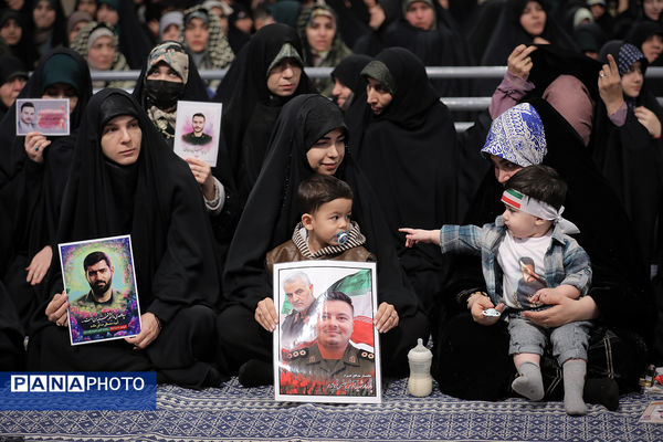 دیدار خانواده شهدای اقتدار با رهبر انقلاب در روز میلاد امیرالمومنین علیه‌السلام