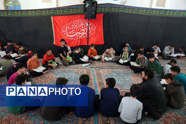 اعتکاف دانش‌آموزی در مسجد مقدس جمکران