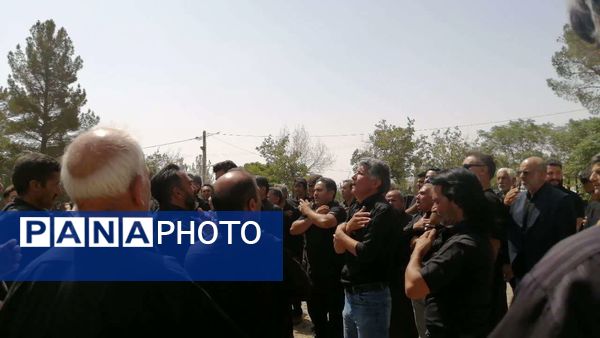 مراسم سنتی سینه زنی در روز عاشورای حسینی در روستای نقاب