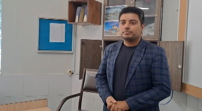 معلمین و دانش آموزان دبیرستان شاهد افشار روز حافظ را گرامی داشتند