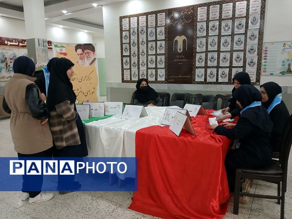 انتخابات شورای دانش اموزی در دبیرستان مهشید مصلی نژاد