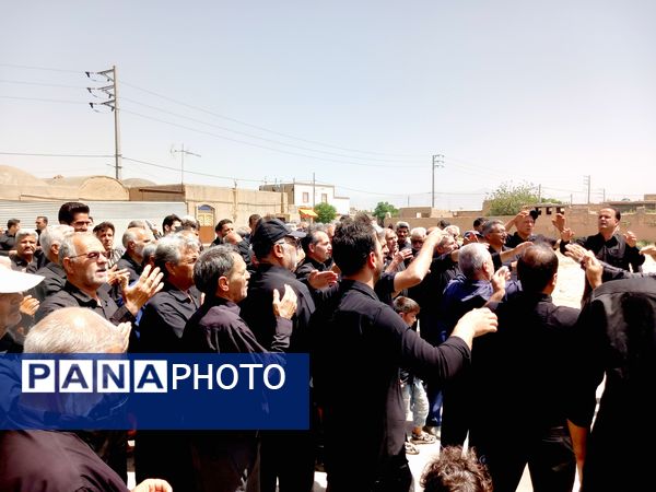برگزاری تاسوعا حسینی در روستای بزنجرد