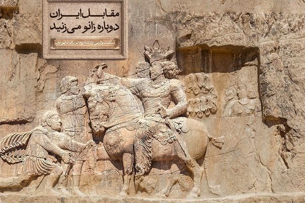  رونمایی از مجسمه «زانو زنندگان برابر ایران»؛ نمادی از اقتدار و همبستگی ملی