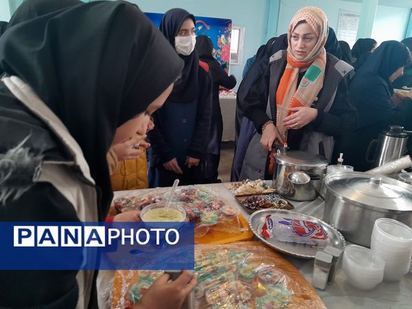 جشنواره فرهنگی هنری "امید فردا" در دبیرستان شاهد فیض ناحیه ۳ شیراز