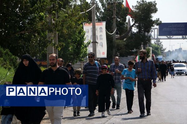 امروز خیابانهای شهر صفادشت، میزبان جاماندگان اربعین حسینی بود 
