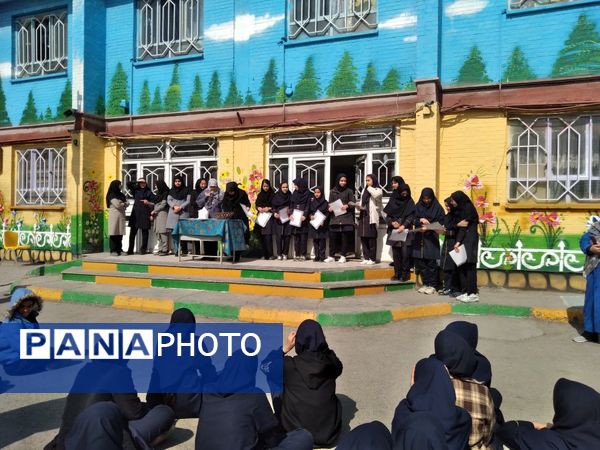 تقدیر از دانش‌آموزان ممتاز در دبیرستان دخترانه دلیری