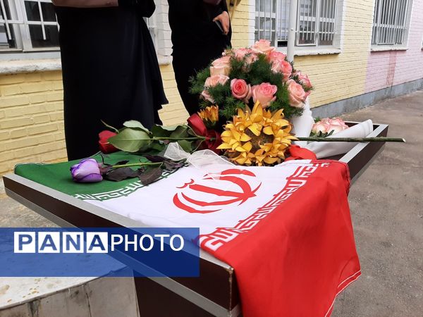 زنگ نیایش همراه با بهار علم و دانش در مدرسه شهید جواهری دو