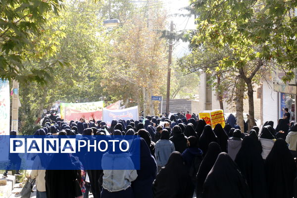 حضور پرشور دانش آموزان محلاتی در راهپیمایی 13 آبان 