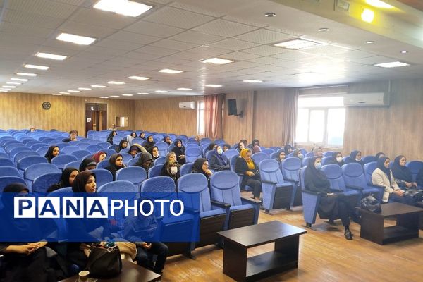 کارگاه آموزشی مراقبین و رابطین سلامت با محوریت آنفلونزا، تغذیه سالم، دخانیات