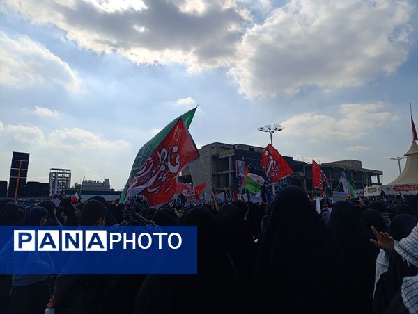 راهپیمایی روز دانش آموز و مبارزه با استکبار در مشهد 