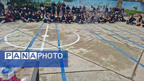 «روز آزمایشگاه» در دبیرستان شاهد ریحانه