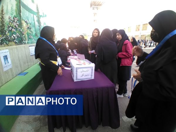 انتخاب نمایندگان شورای دانش‌آموزی در دبیرستان شاهد تکتم ناحیه سه