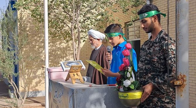 طنین زنگ مهر و مقاومت با رنگ و بویی نو در دبیرستان لقمان حکیم اشکذر