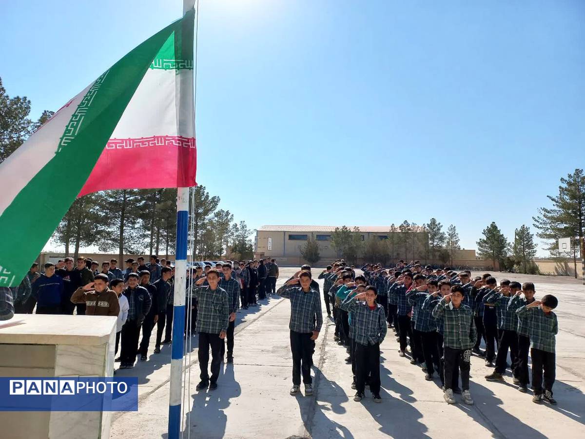 نواخته شدن زنگ پدافند غیرعامل در مدرسه شهید دستغیب مروست