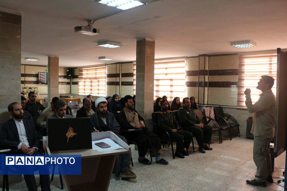 پیوند مهارت و معرفت در آموزش و پرورش فیروزکوه به همراه تلاوت زیارت عاشورا و کارگاه اسنپبک