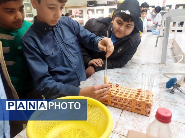 بازدید دانش‌آموزان دبیرستان نمونه دانش از پژوهشسرای رازی