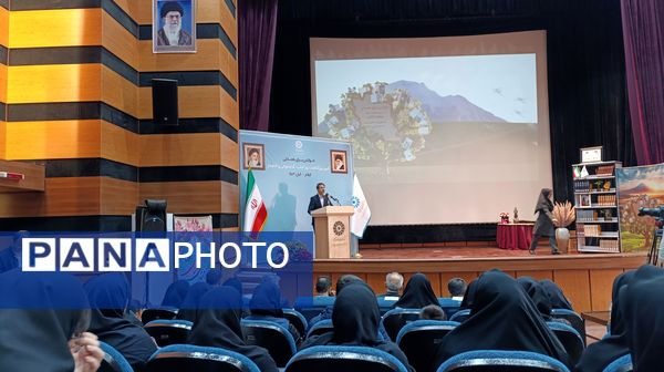 همایش بزرگداشت هفته کتاب و کتابخوانی در شهرستان ایلام