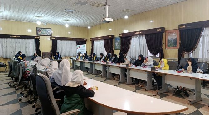 برگزاری کارگاه آموزشی خبرگزاری پانا در دورود و تجلیل از دانش‌آموزان فعال رسانه‌ای