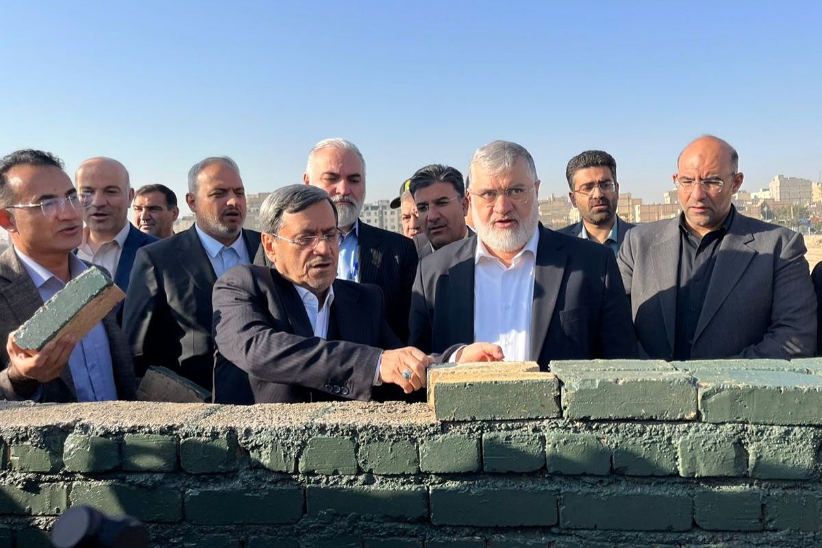 وعده قشقاوی به تحقق رسید، خشت‌گذاری دو مدرسه ۱۵ کلاسه دخترانه در حصارک پایین