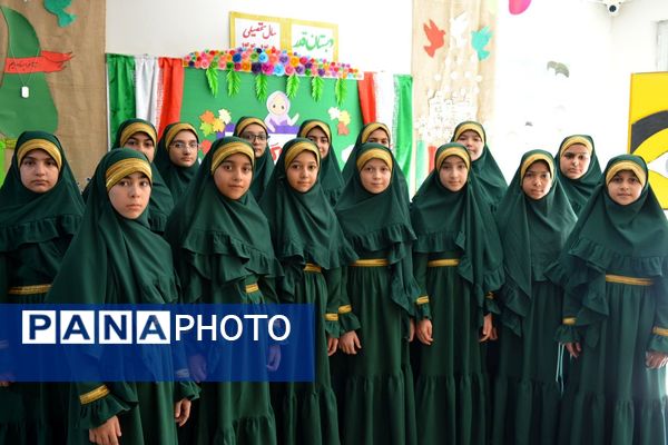 جشن عاطفه‌ها؛ لبریز از مهربانی در دبستان دخترانه قدر بهارستان ۲
