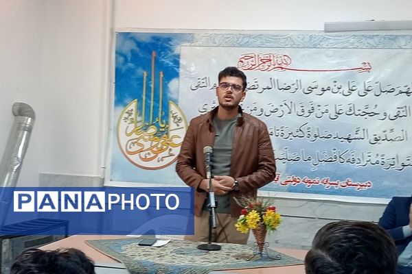 جلسه تجربه گردانی با قبول شدگان کنکور سراسری در دبیرستان نمونه آیت‌الله خامنه‌ای