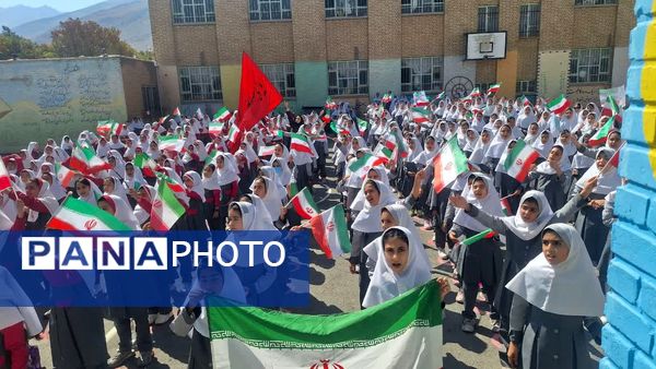 یک پرچم، یک نقشه، یک صدا: همبستگی و عشق به وطن در مدرسه پروین اعتصامی شازند