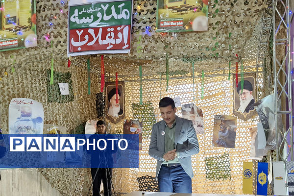 بازدید دبیر‌کل اتحادیه انجمن‌های اسلامی مدارس کشور از نمایشگاه‌های مدرسه انقلاب استان فارس