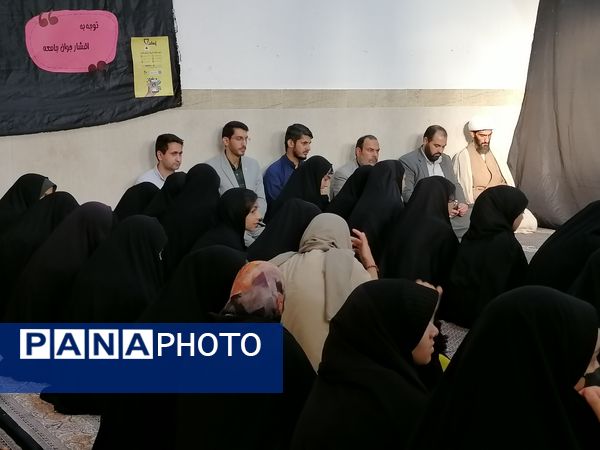 اجتماع دانش‌آموزی چهلم شهدای خدمت در بیرجند