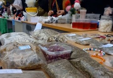 بازارچه دانش‌آموزی در دبیرستان دخترانه محدثه۲ پارس‌آباد